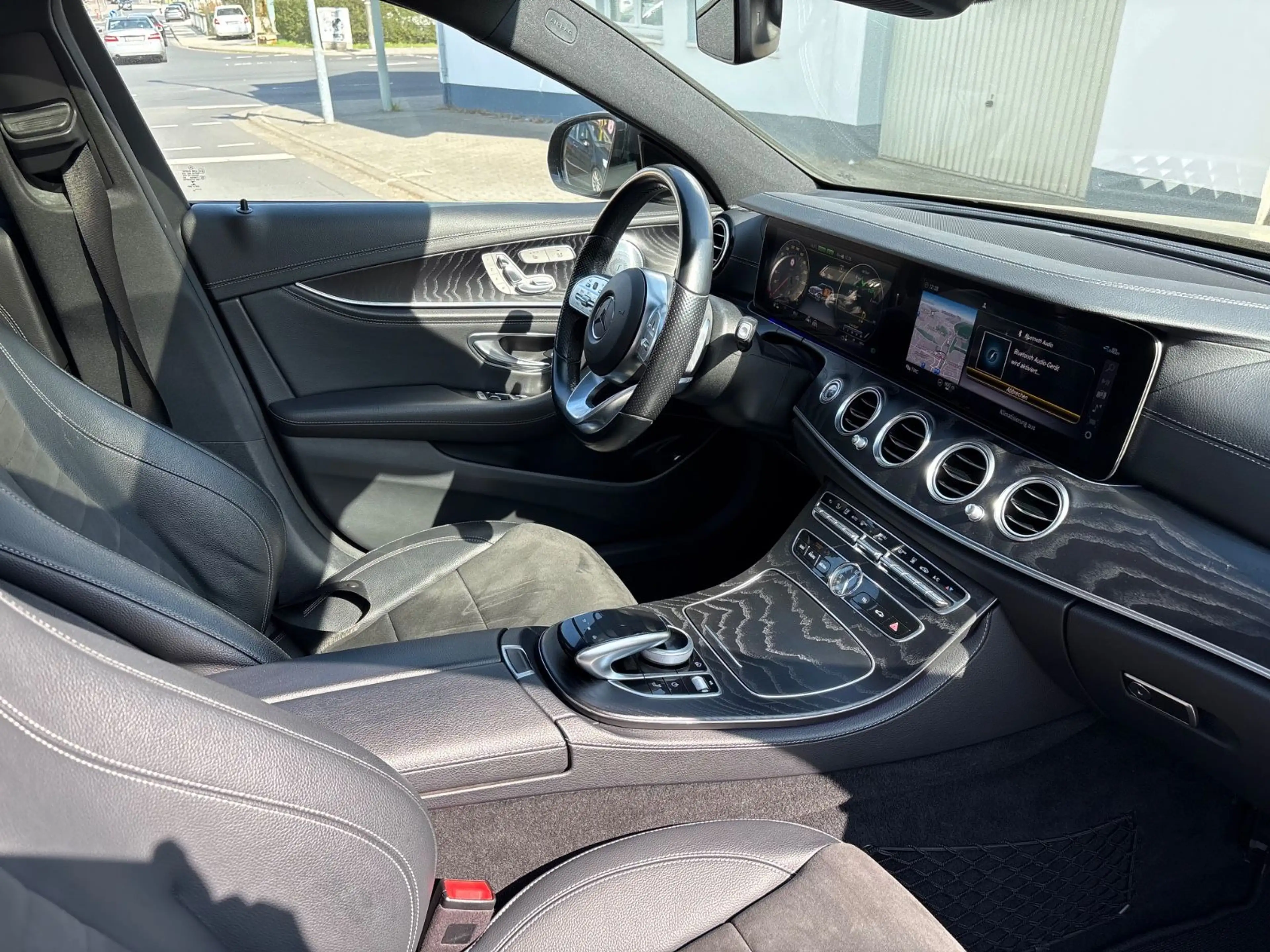 Mercedes-Benz E 300 dE T-Modell dE 300 de AMG LIne Voll Panora — photo 16