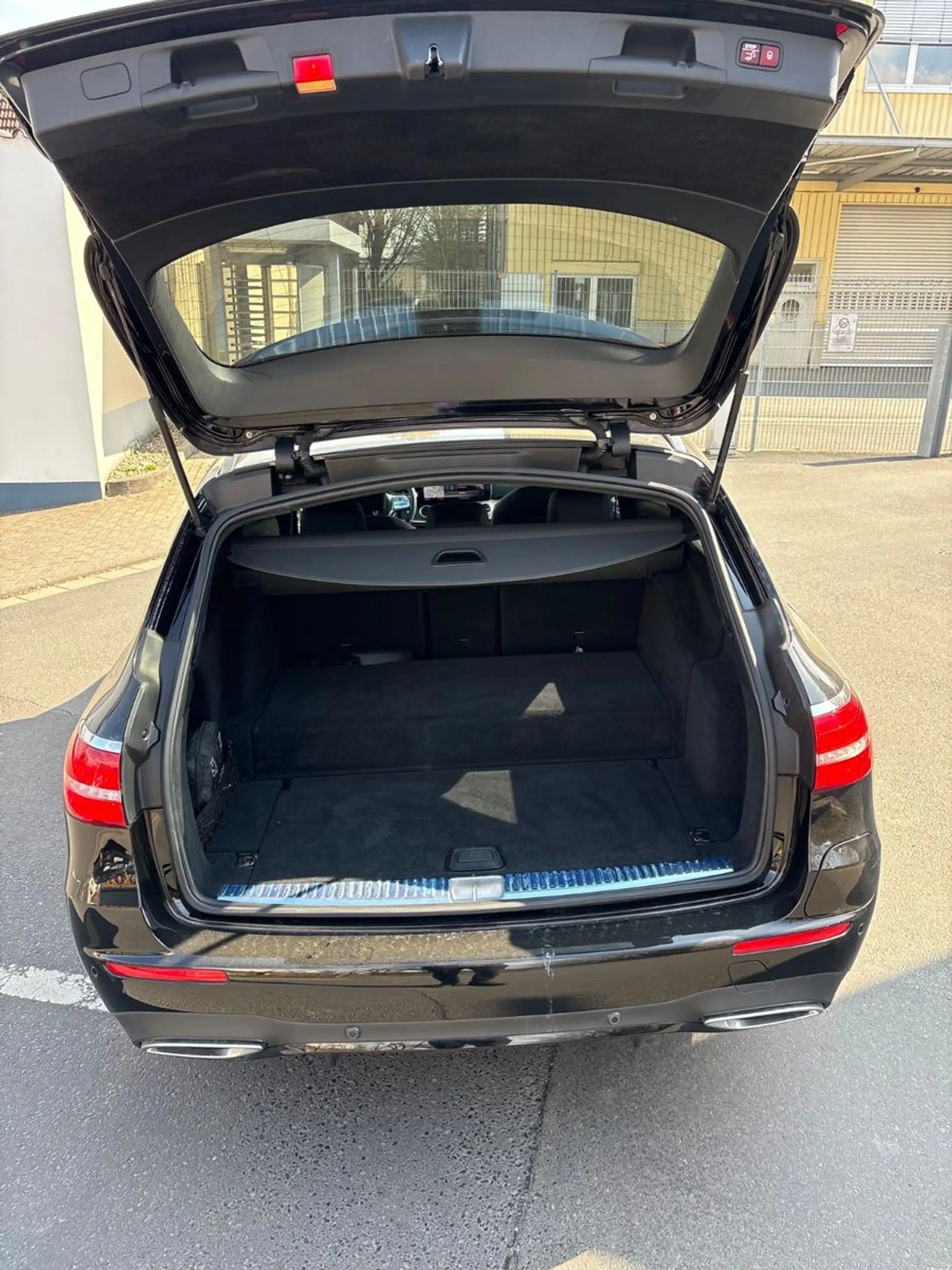 Mercedes-Benz E 300 dE T-Modell dE 300 de AMG LIne Voll Panora — photo 23