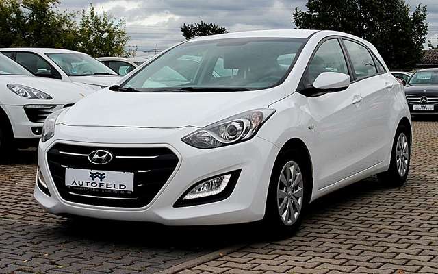 Imagine Hyundai i30 1.6 CRDi/VOLL SHEFT/KLIMA/ALLWETTER/PDC/