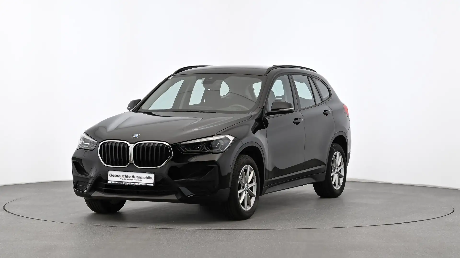 BMW X1 sDrive16d F48 Schwarz - 1