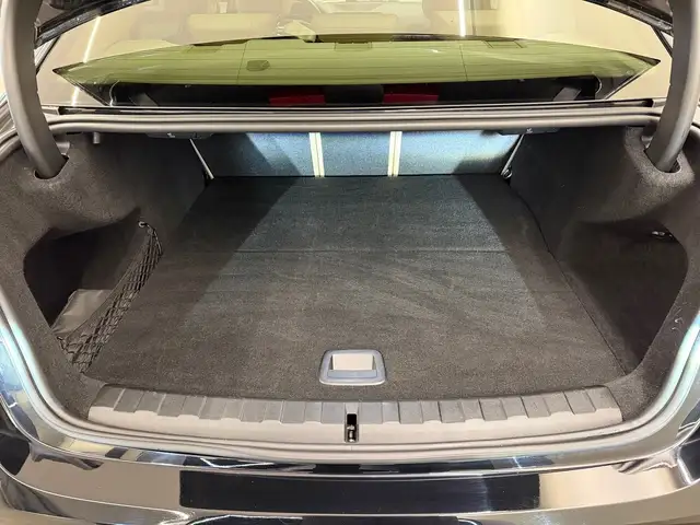 BMW 3 Series view 10