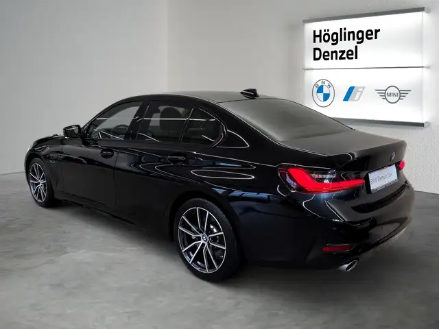 BMW 3 Series view 9