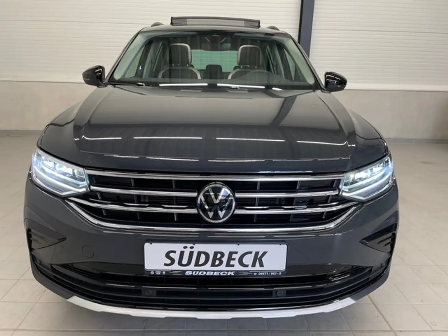 Volkswagen Tiguan 1.5 TSI Urban Sport ACC+LANE+LED+AHK+PANO+KAMERA Grau - 2