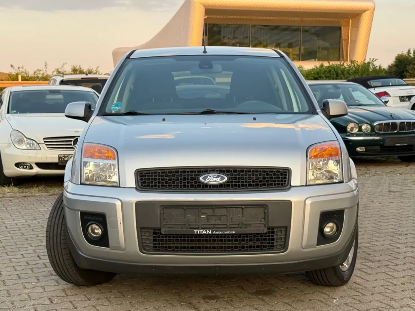 Ford Fusion +Style 1.4 TDCi TÜV neu ZV Radio-CD Klima Silber - 2