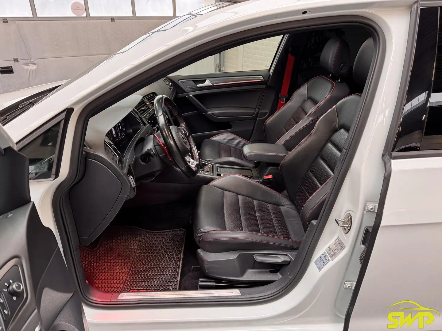 Volkswagen Golf GTI 2.0 TSI Performance | Pano | Leer | R-velgen | ACC Wit - 2