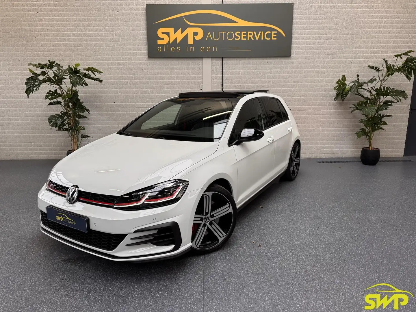 Volkswagen Golf GTI 2.0 TSI Performance | Pano | Leer | R-velgen | ACC Wit - 1