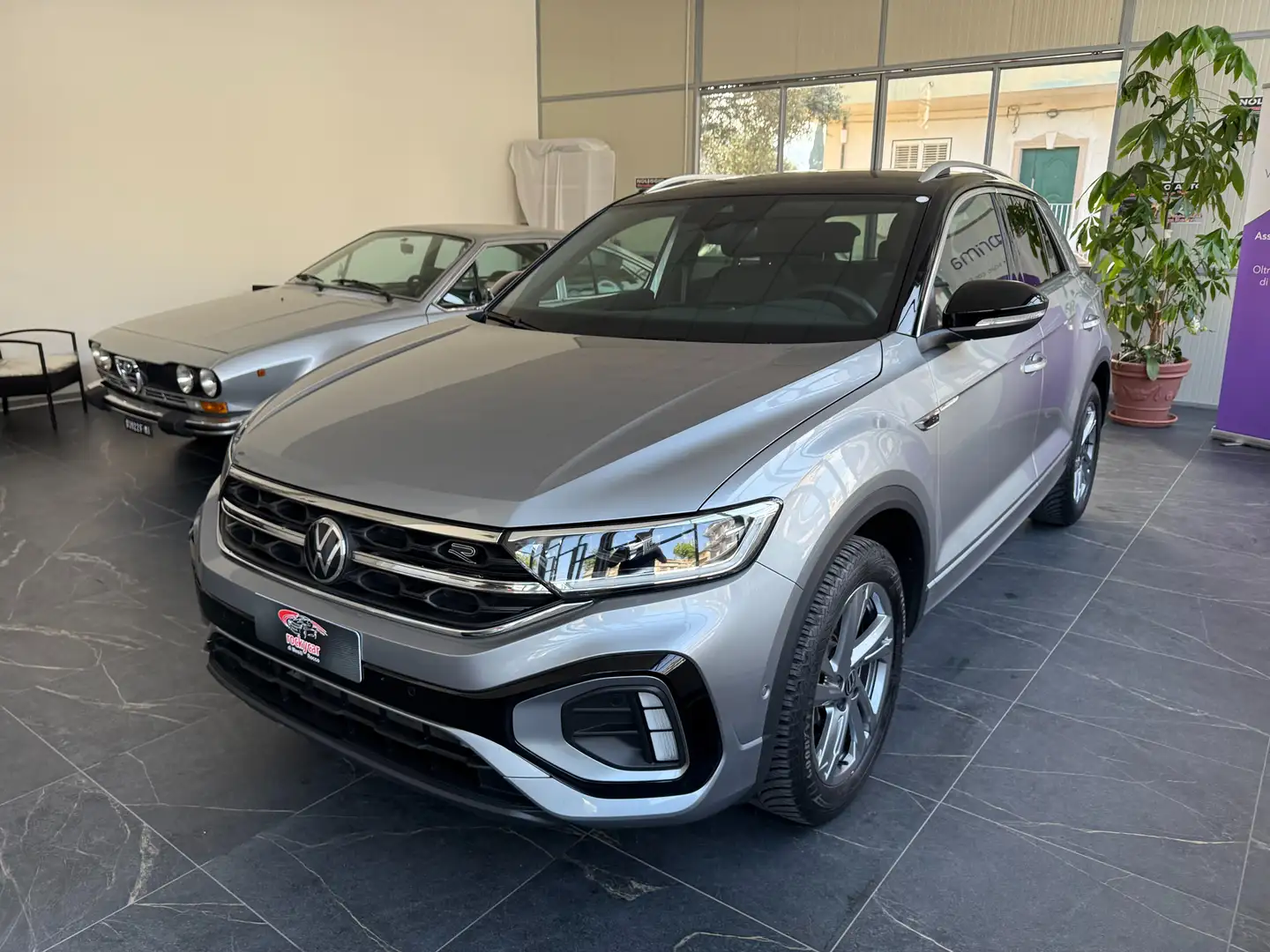 Volkswagen T-Roc 2.0 tdi R-Line 4motion 150cv dsg Grau - 2