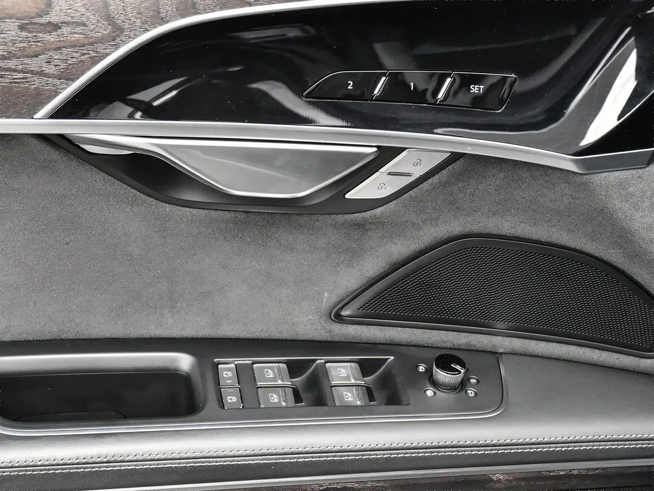 Audi A8 снимка Audi A8