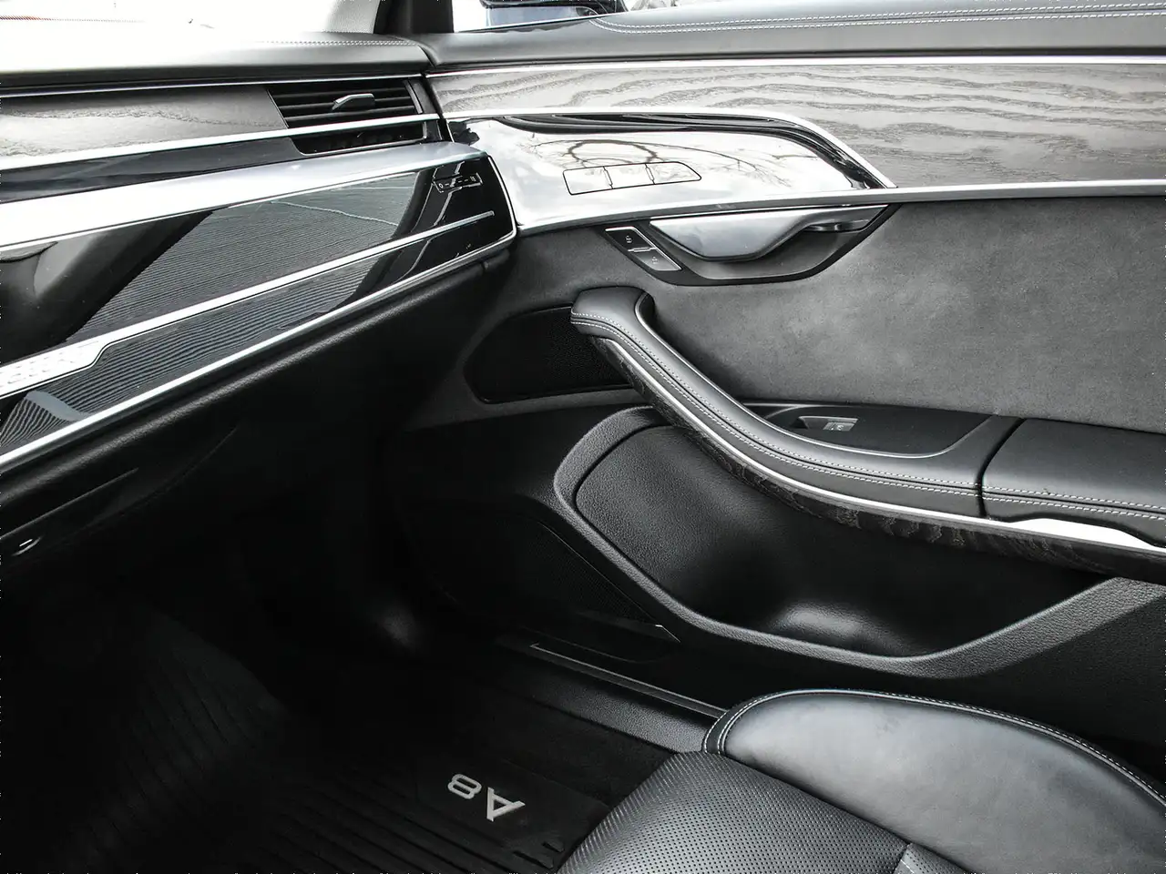 Audi A8 снимка Audi A8