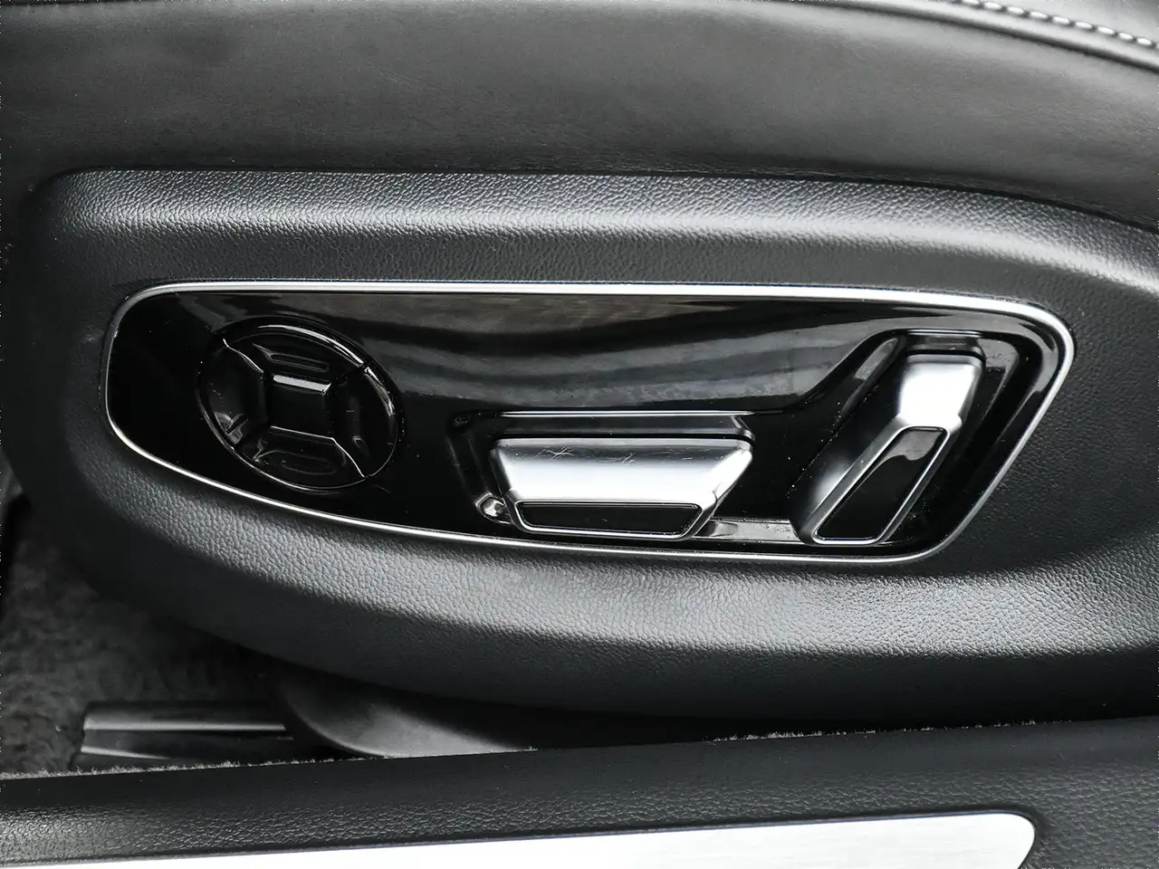 Audi A8 снимка Audi A8