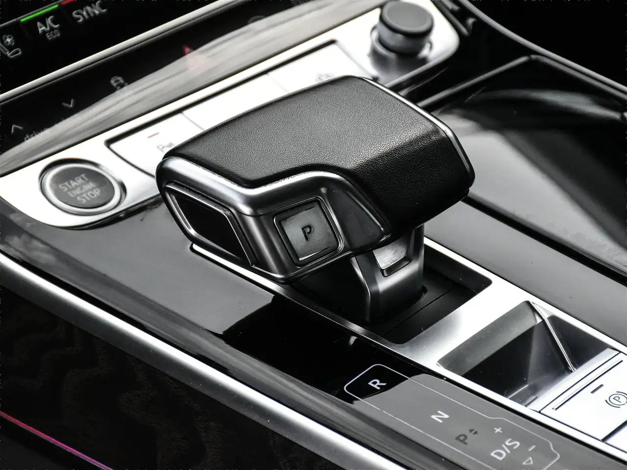 Audi A8 снимка Audi A8