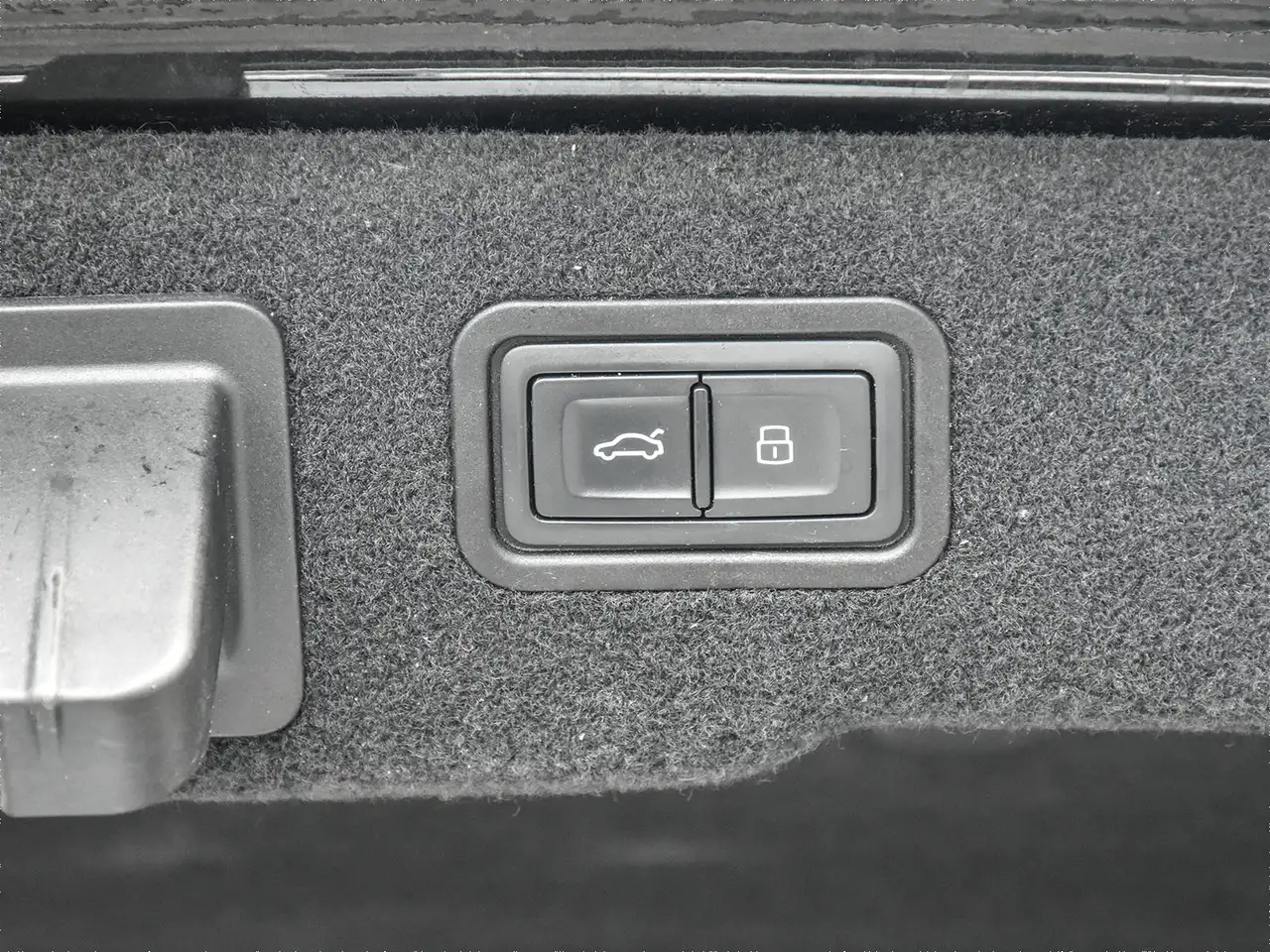 Audi A8 снимка Audi A8