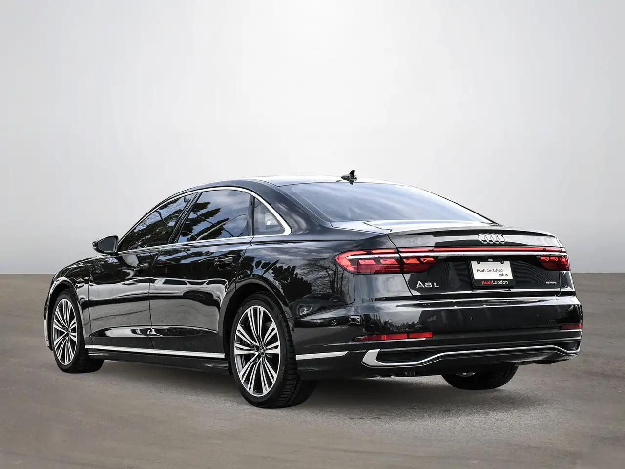 Audi A8 снимка Audi A8