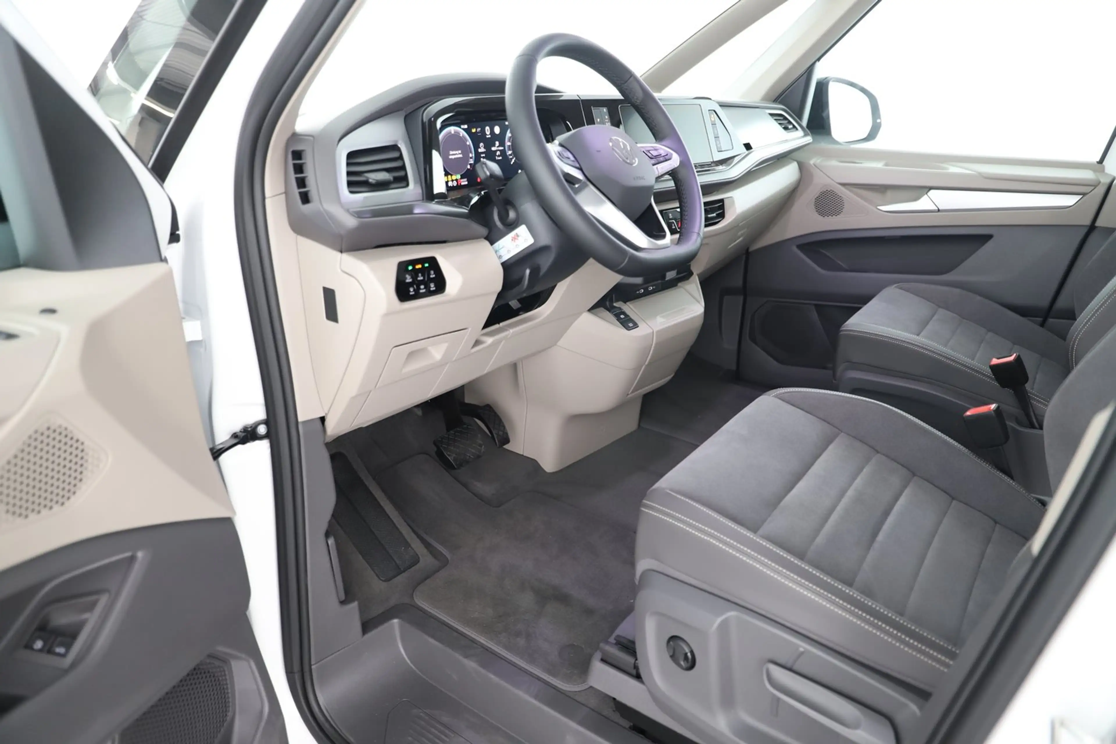 Volkswagen T7 California VW Multivan T7 California eHybrid 180 kW 4M — photo 9