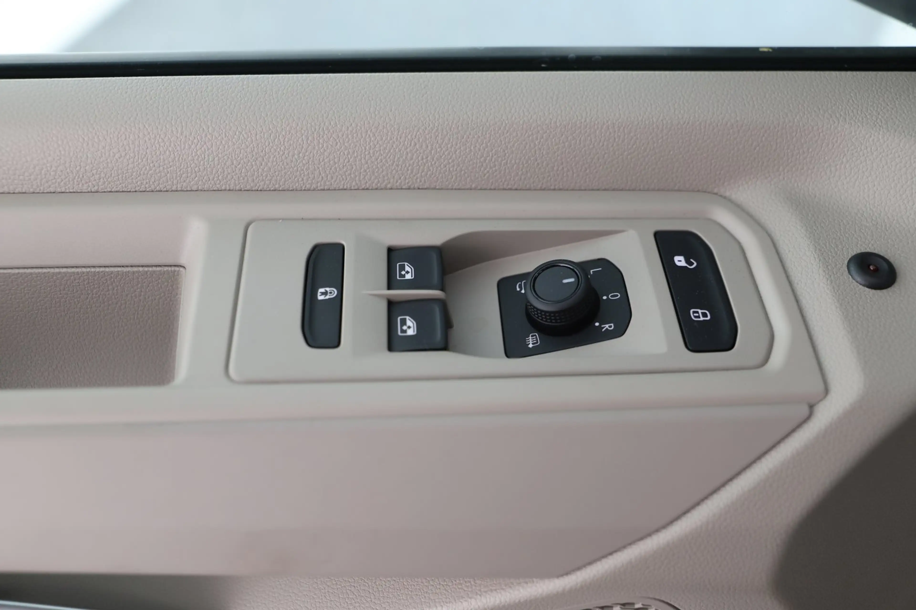 Volkswagen T7 California VW Multivan T7 California eHybrid 180 kW 4M — photo 7