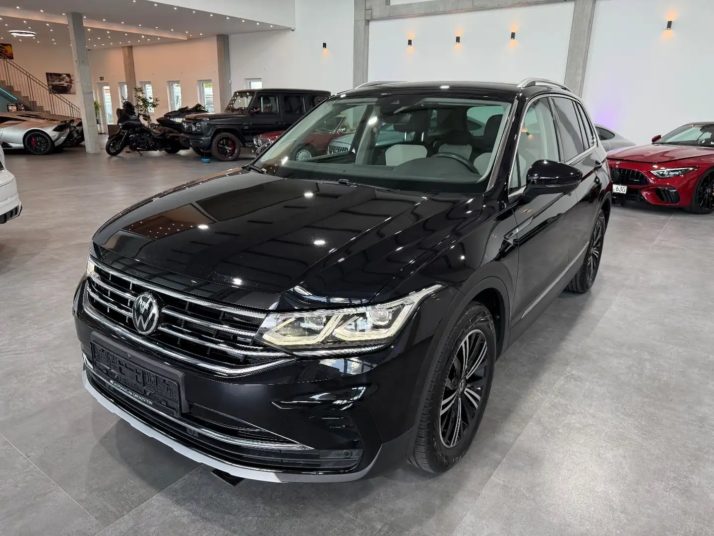 Volkswagen Tiguan Elegance 1.5 TSI*IQ LED*LHZ*AHK*CarPlay* Schwarz - 1