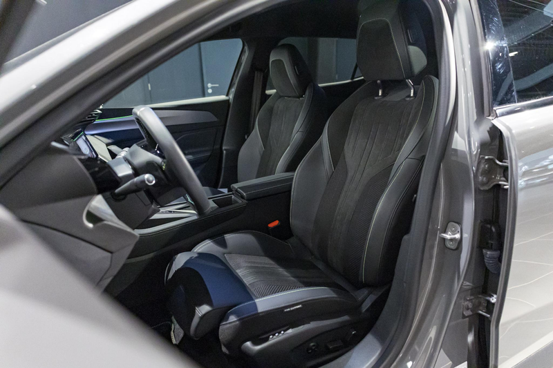Peugeot 408 1.2 HYBRID 100 e-DSC6 GT — photo 9