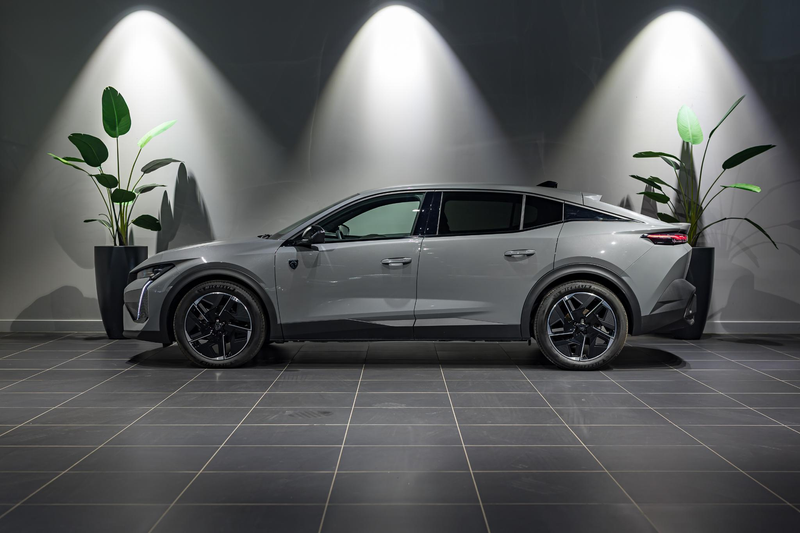 Peugeot 408 1.2 HYBRID 100 e-DSC6 GT — photo 4
