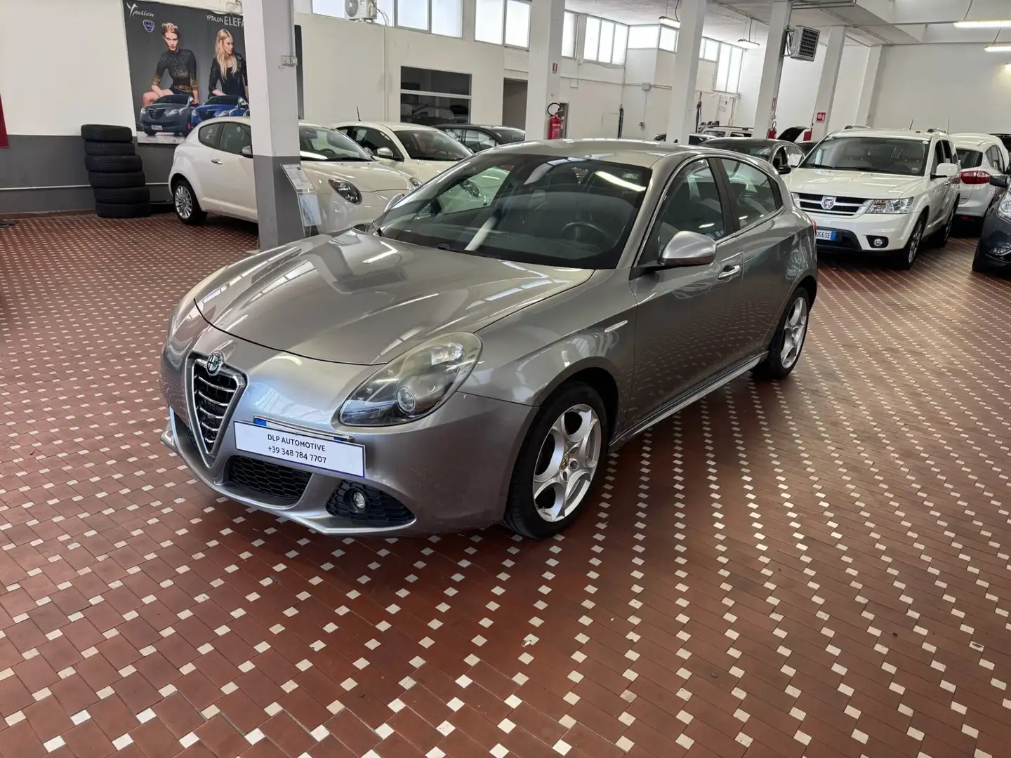 Alfa Romeo Giulietta 1.4 Turbo 120 CV Progression Grijs - 1