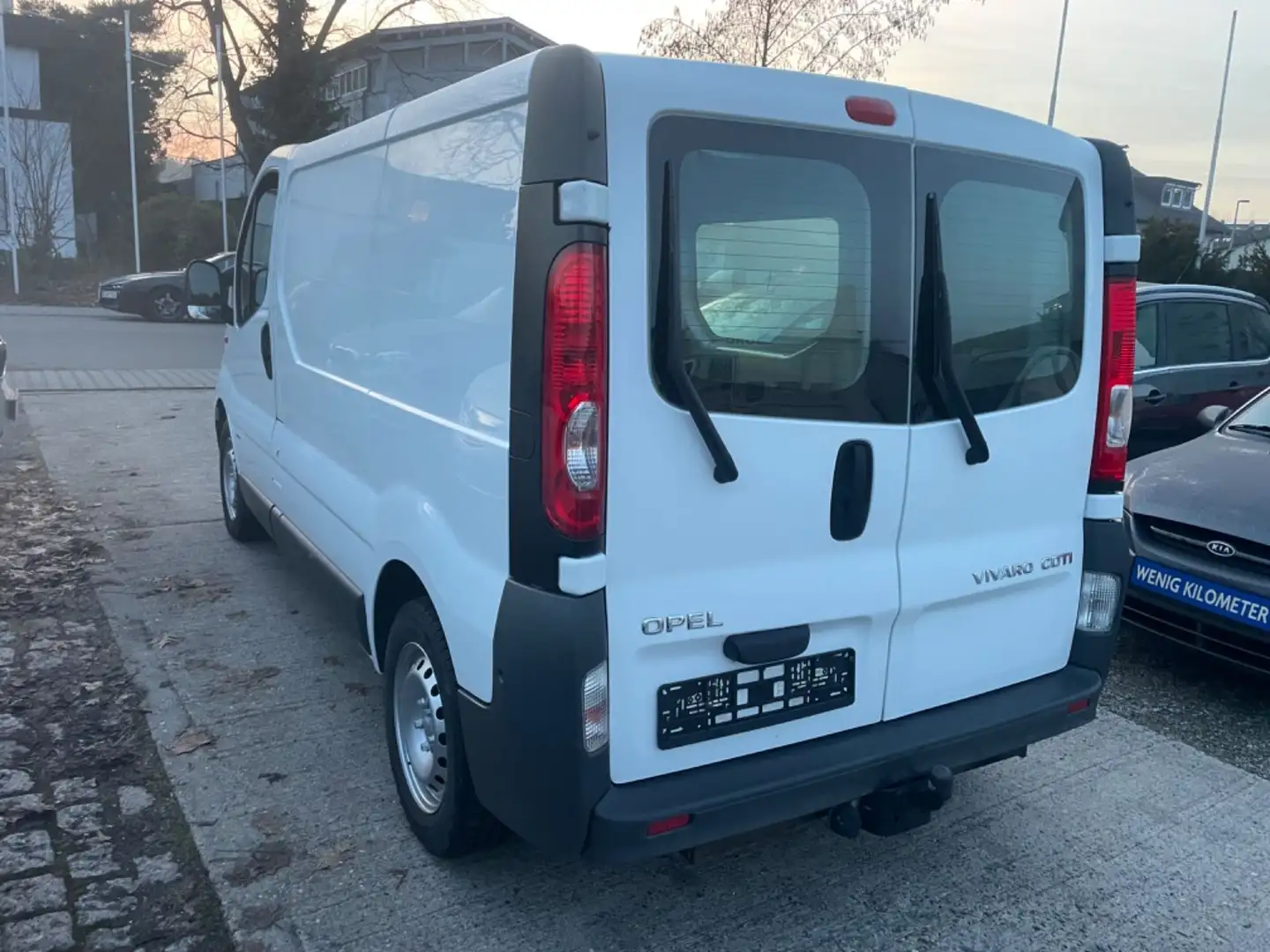Opel Vivaro Kasten 2,0 TDI 2,9tTÜV+SERVICE NEU !!! Blanc - 2