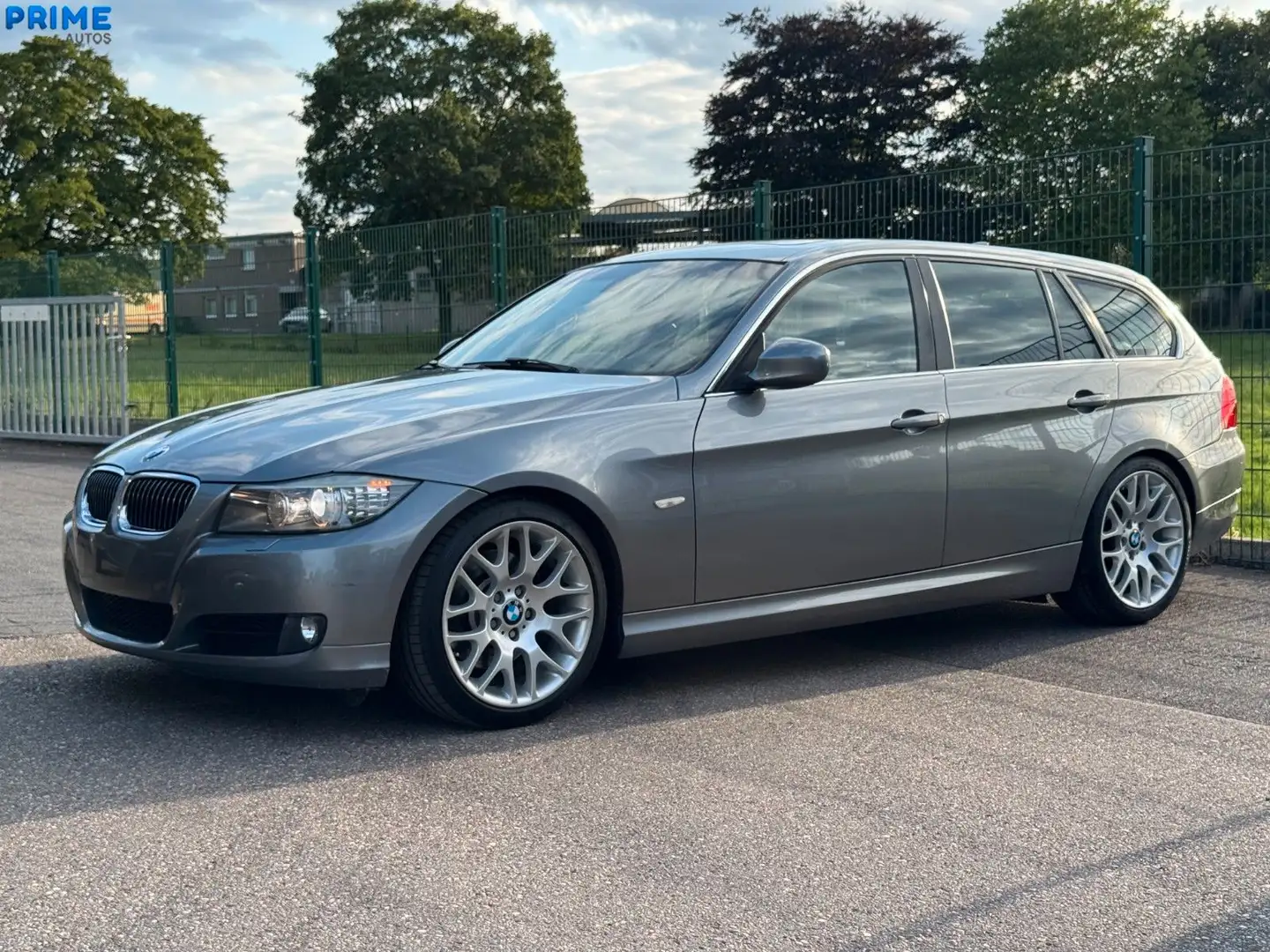 BMW 330 Baureihe 3 Touring 330i Steptronic 2 Hand Gris - 1