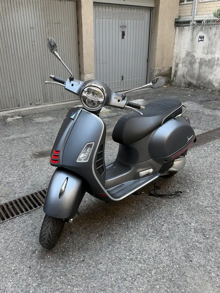 Vespa GTS Super 300