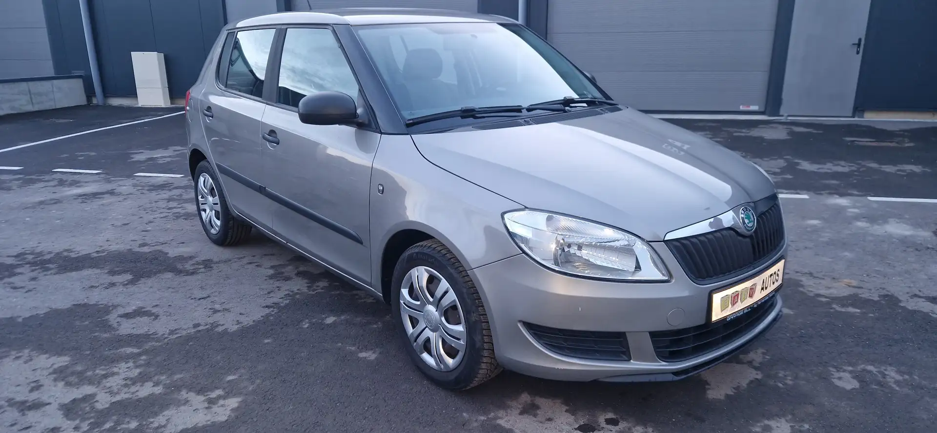 Skoda Fabia Fabia 1.2 CR TDi 75ch Plateado - 1