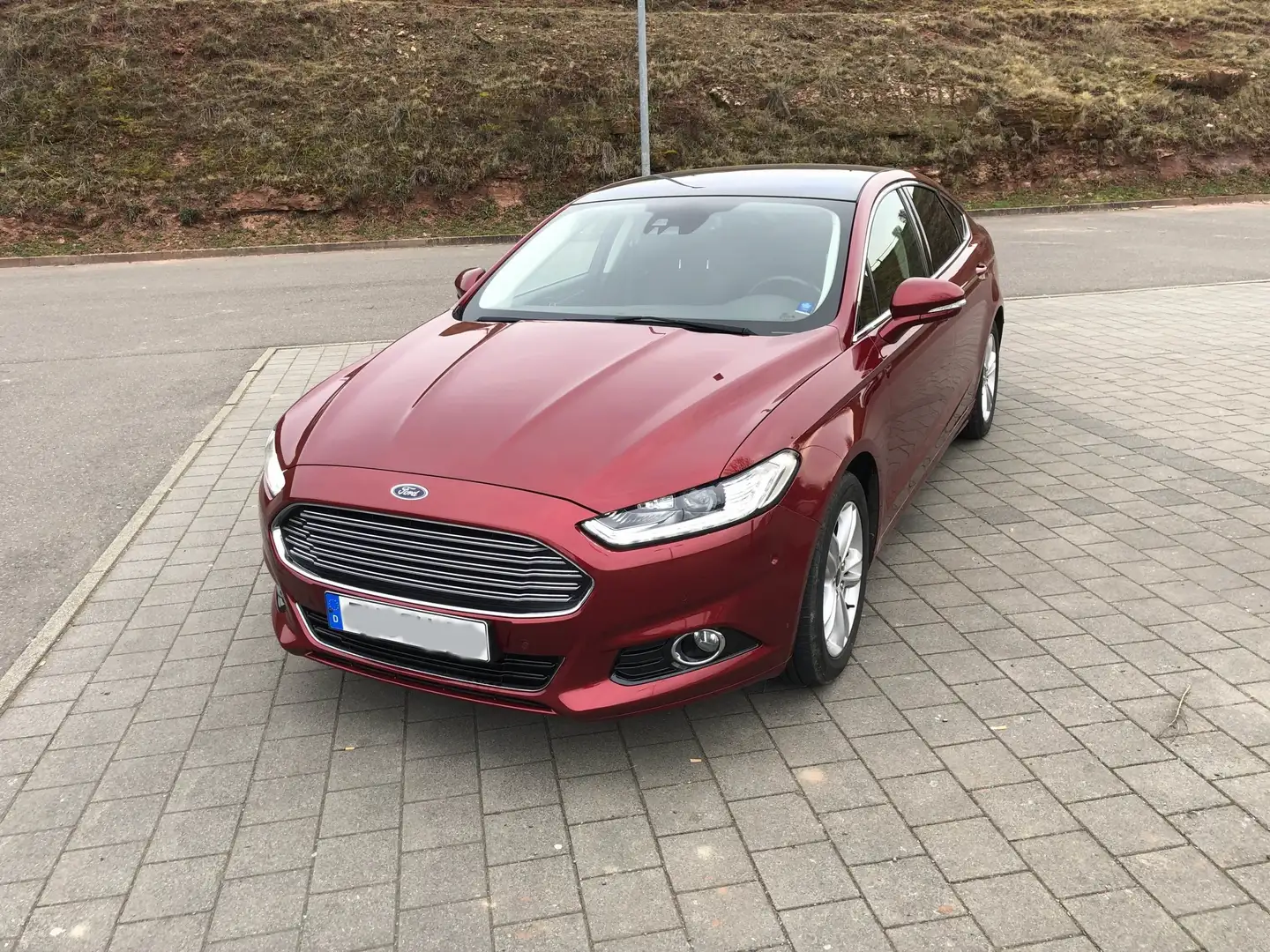 Ford Mondeo 2.0 TDCi Start-Stopp Titanium Rot - 1