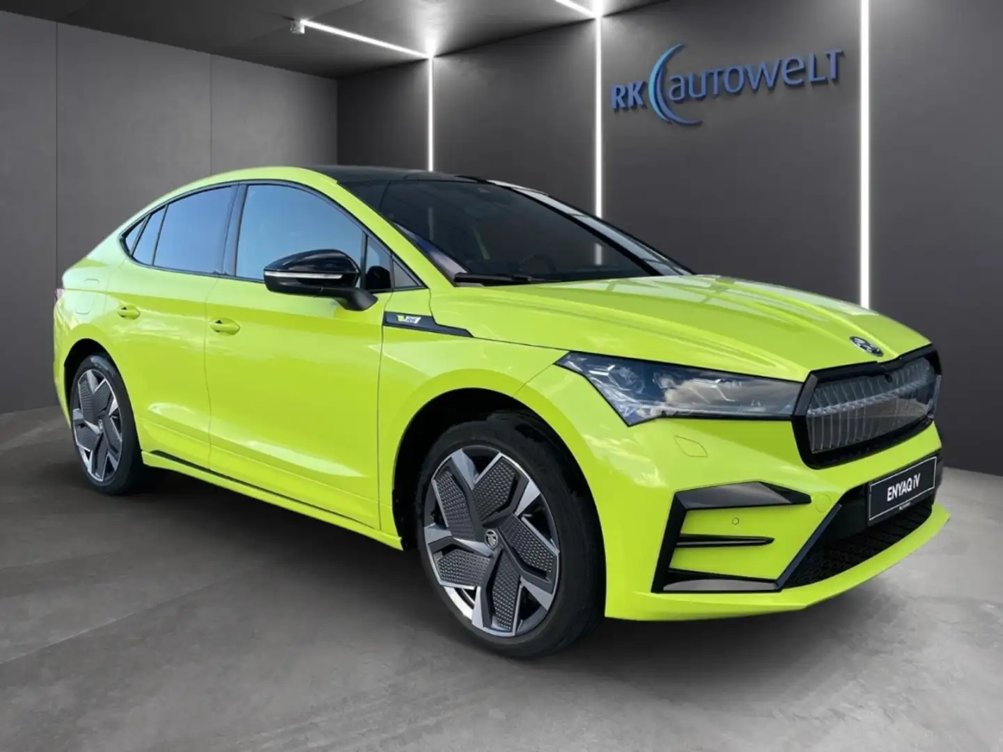 Skoda Enyaq Coupe RS, AHK Panodach Soundsystem Green - 2