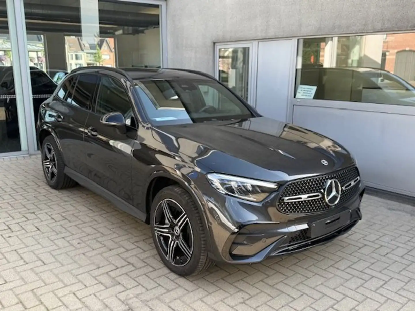 Mercedes-Benz GLC 300 GLC 300 e 4Matic 9G-TRONIC Edition AMG Line Grijs - 1