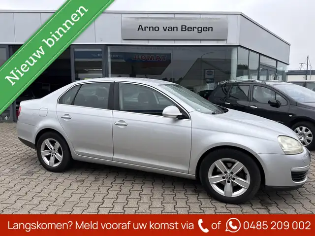 Volkswagen Jetta 1.6 FSI Comfortline, climatronic, cruisecontrol, i