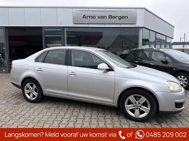 Volkswagen Jetta 1.6 FSI Comfortline, climatronic, cruisecontrol, i