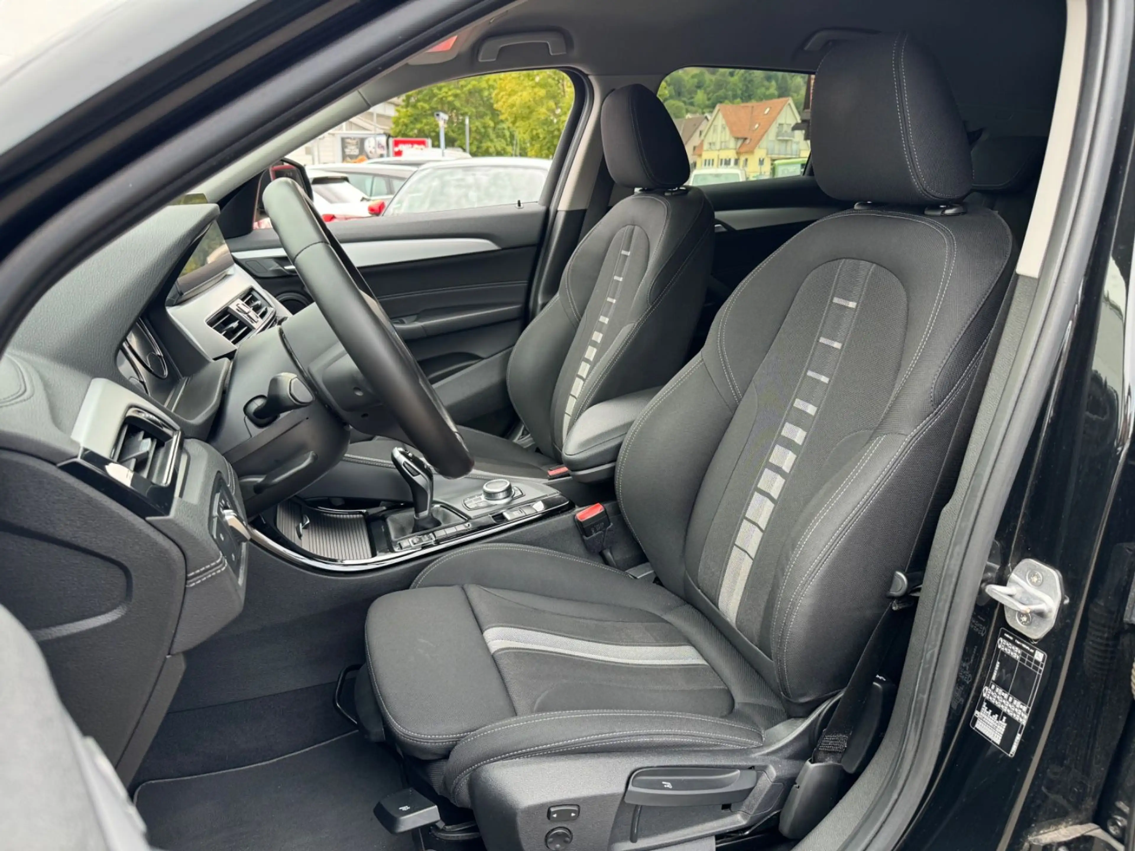 BMW X2 Advantage *HEAD-UP*NAVI*LED*PDC*TEMP*SHZ*MFL* — photo 11