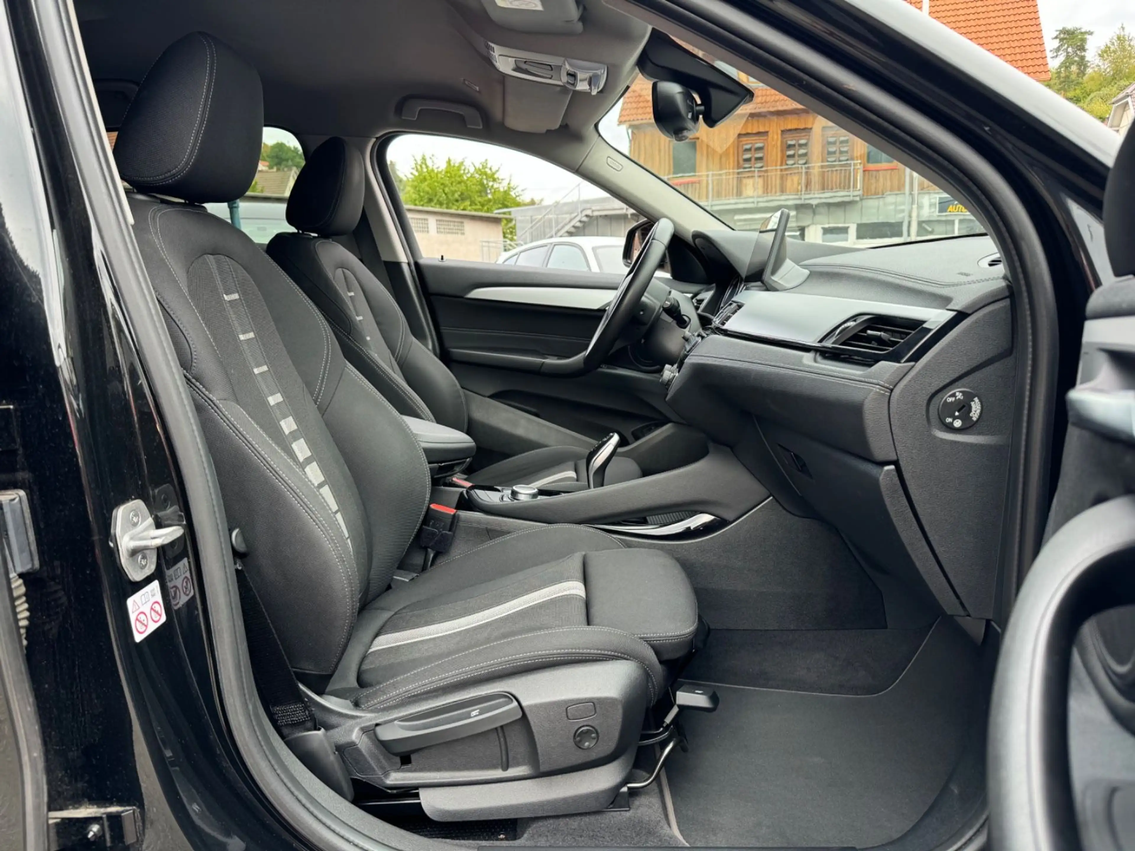 BMW X2 Advantage *HEAD-UP*NAVI*LED*PDC*TEMP*SHZ*MFL* — photo 8
