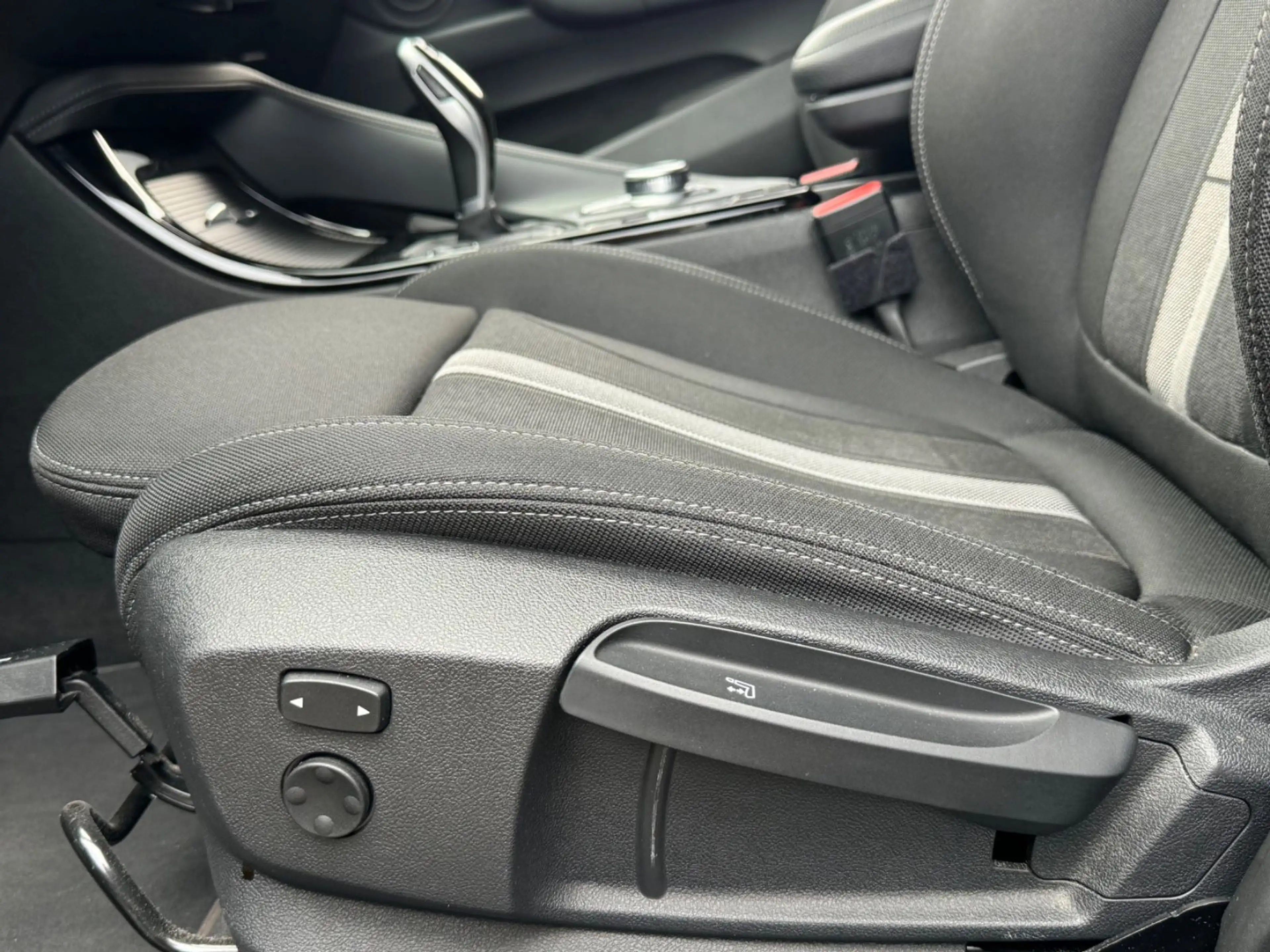 BMW X2 Advantage *HEAD-UP*NAVI*LED*PDC*TEMP*SHZ*MFL* — photo 12