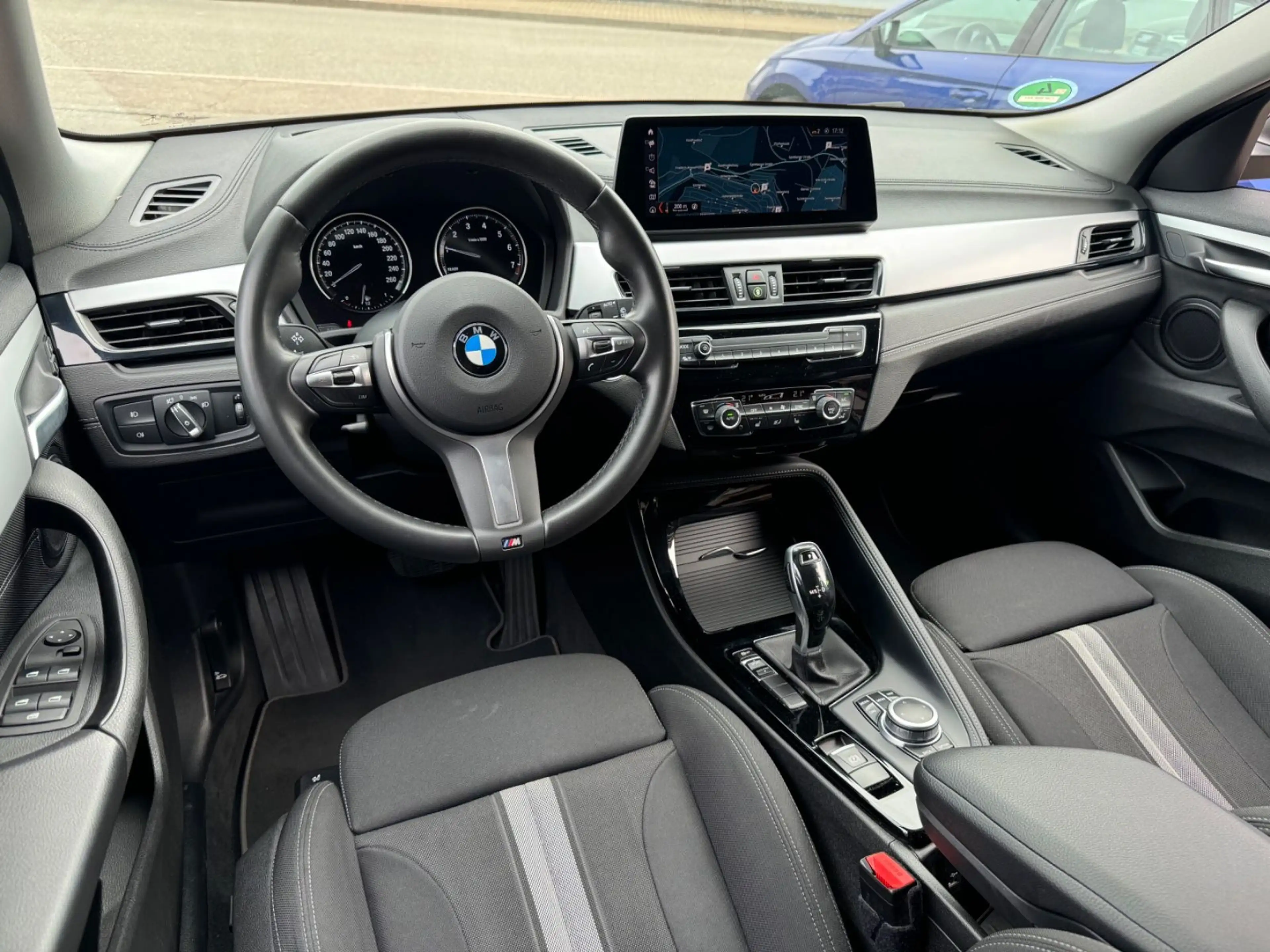 BMW X2 Advantage *HEAD-UP*NAVI*LED*PDC*TEMP*SHZ*MFL* — photo 13