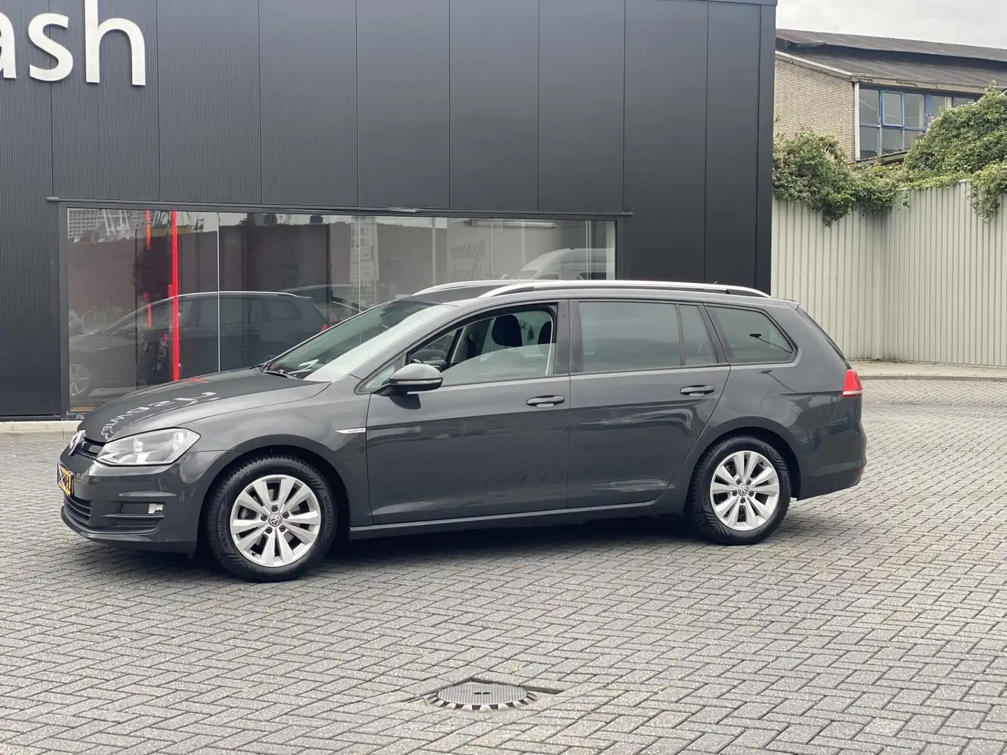 Volkswagen Golf Variant 1.0 TSI Connected Series Grijs - 2