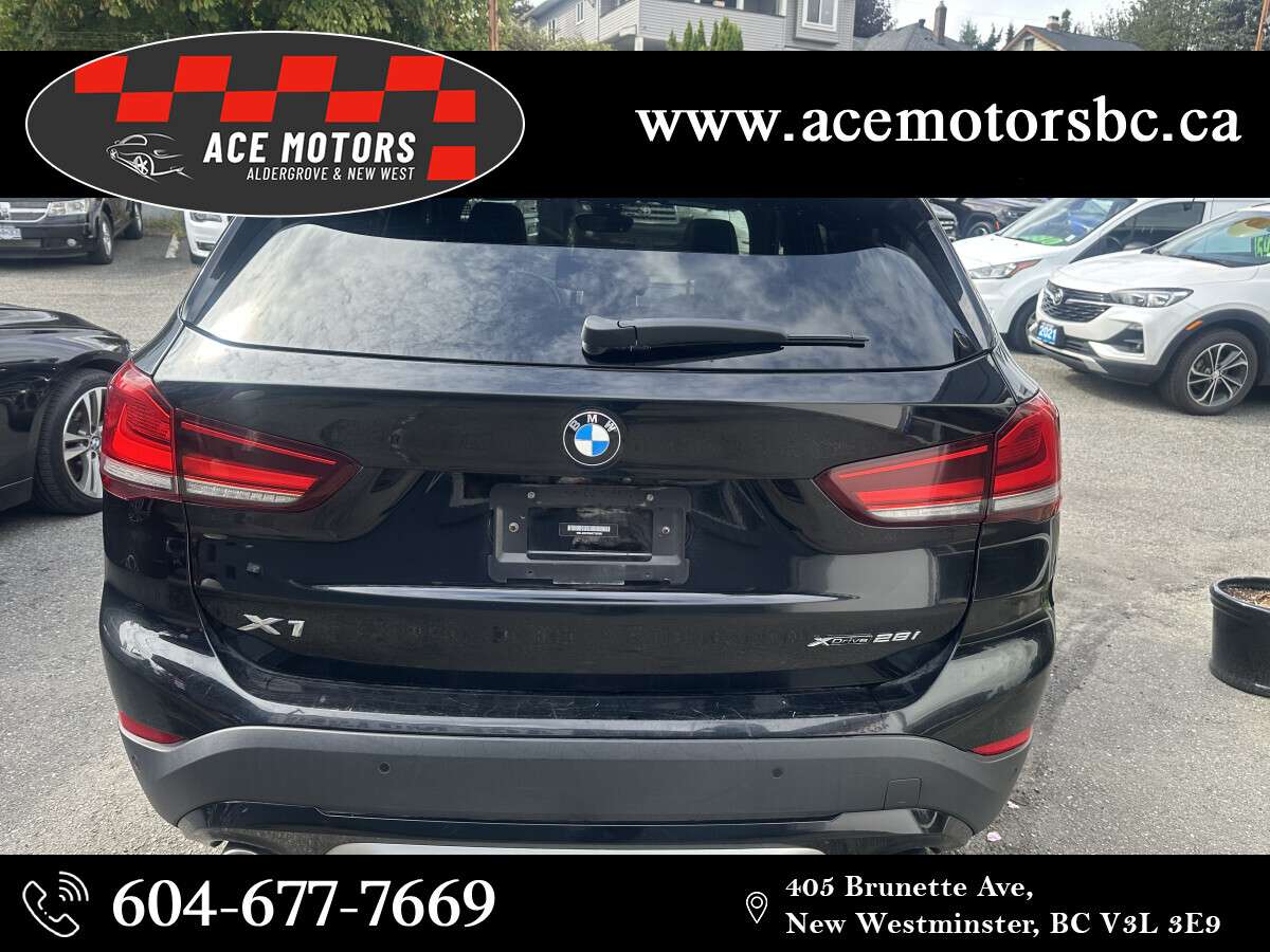 2021 BMW X1 xDrive28i - SUPER LOW KMS! — снимка 1