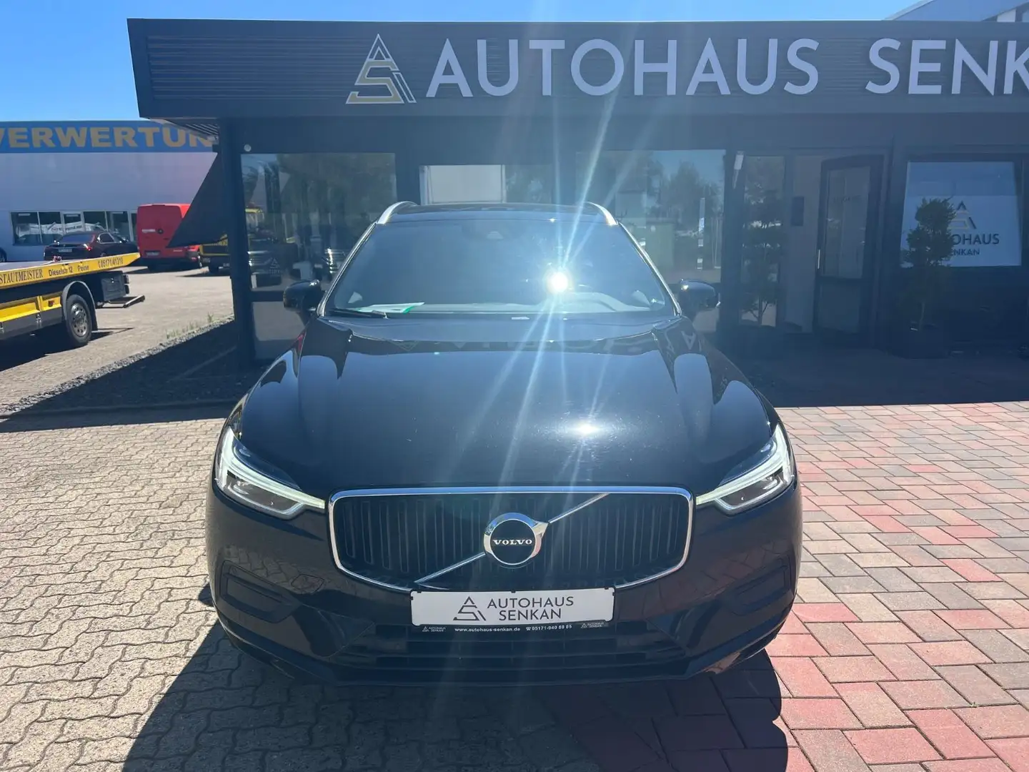 Volvo XC60 Momentum Pro 2WD*NAVI*LED*R-CAM*LEDER* Noir - 2