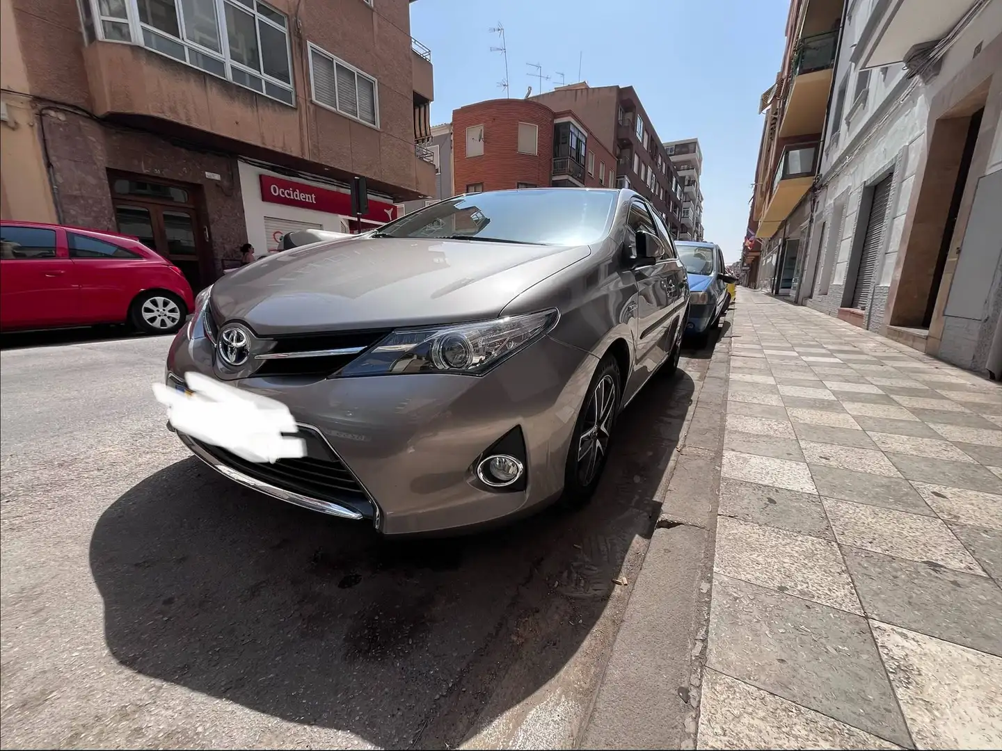 Toyota Auris Active Auris hybrid 140H Active Beige - 2