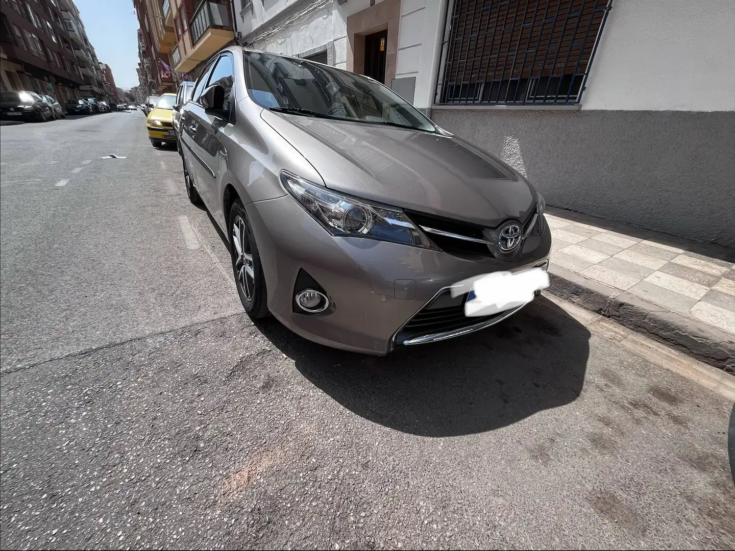 Toyota Auris Active Auris hybrid 140H Active Beige - 1