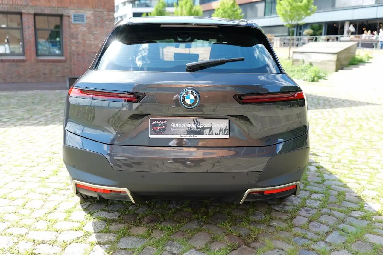 BMW iX 40 XDrive Panorama-Glasdach – Foto 4