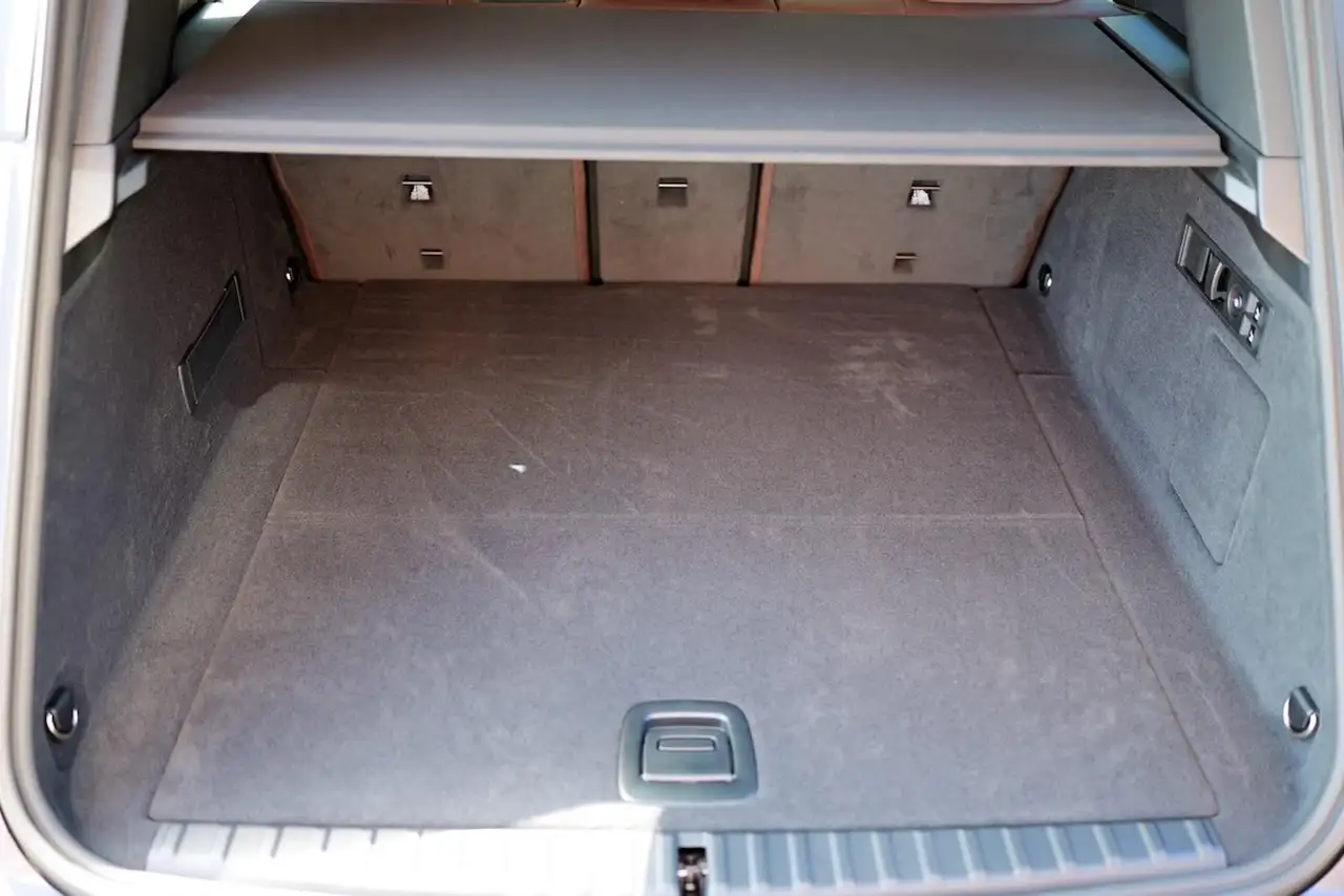 BMW iX 40 XDrive Panorama-Glasdach – Foto 12