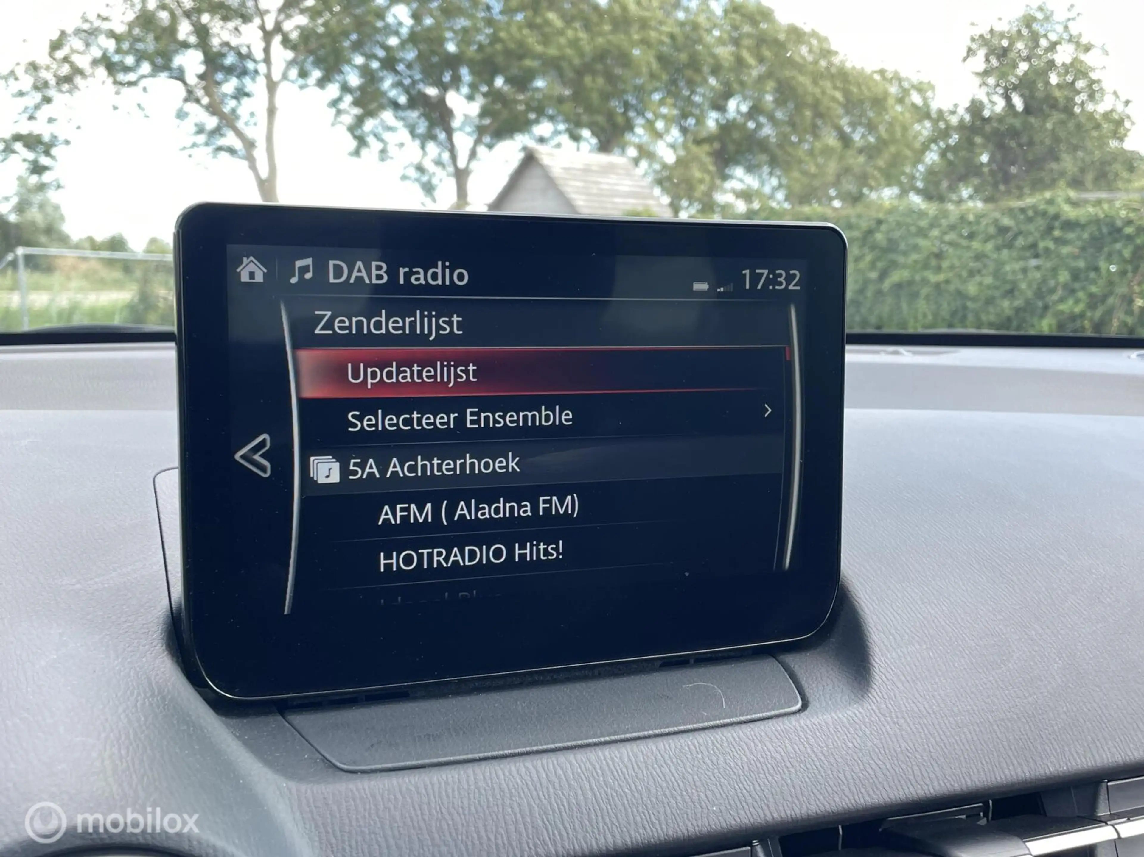 Mazda 2 1.5 Skyactiv-G Sportive / CARPLAY / CAMERA / KEURI — photo 28