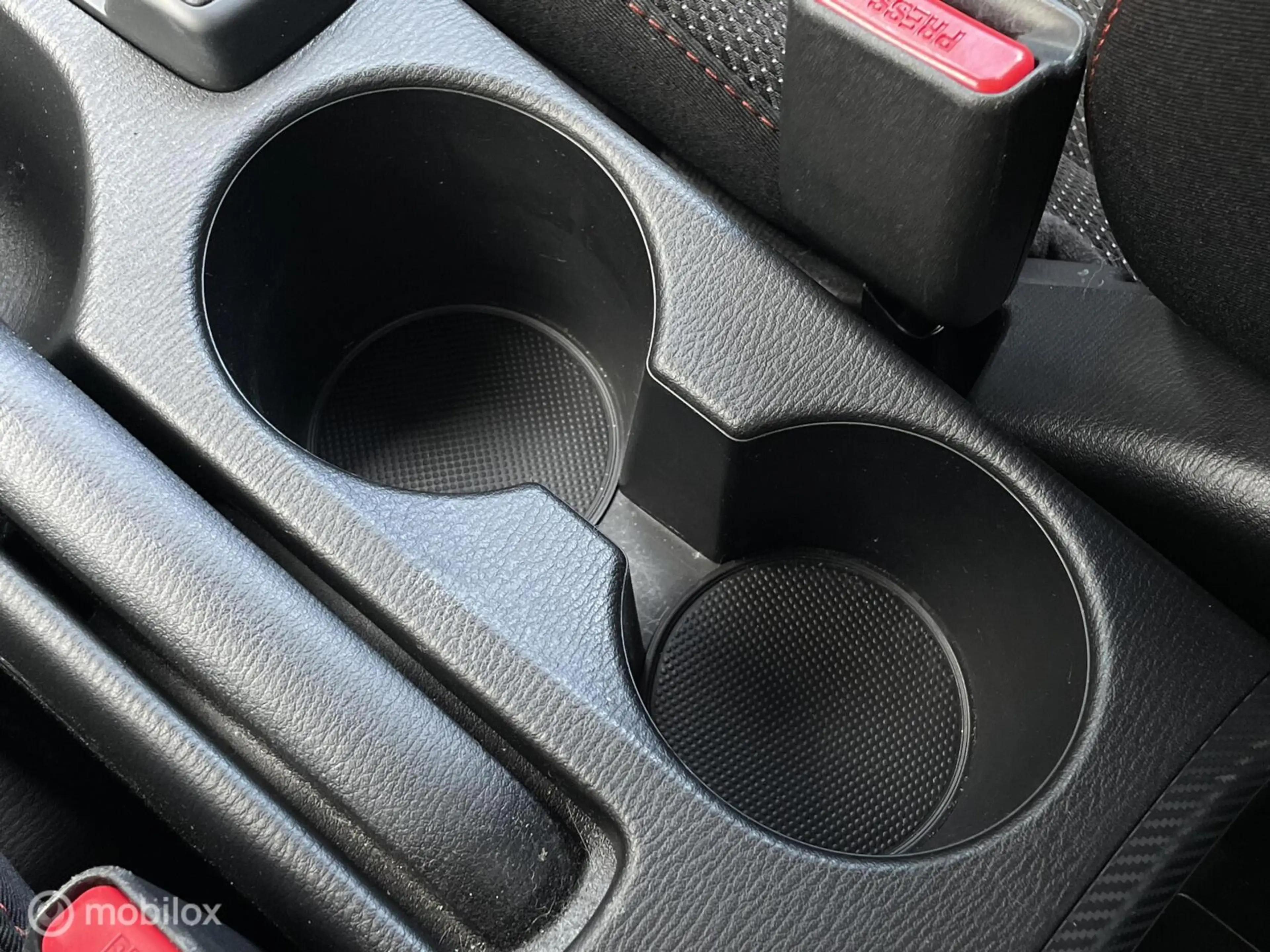 Mazda 2 1.5 Skyactiv-G Sportive / CARPLAY / CAMERA / KEURI — photo 33