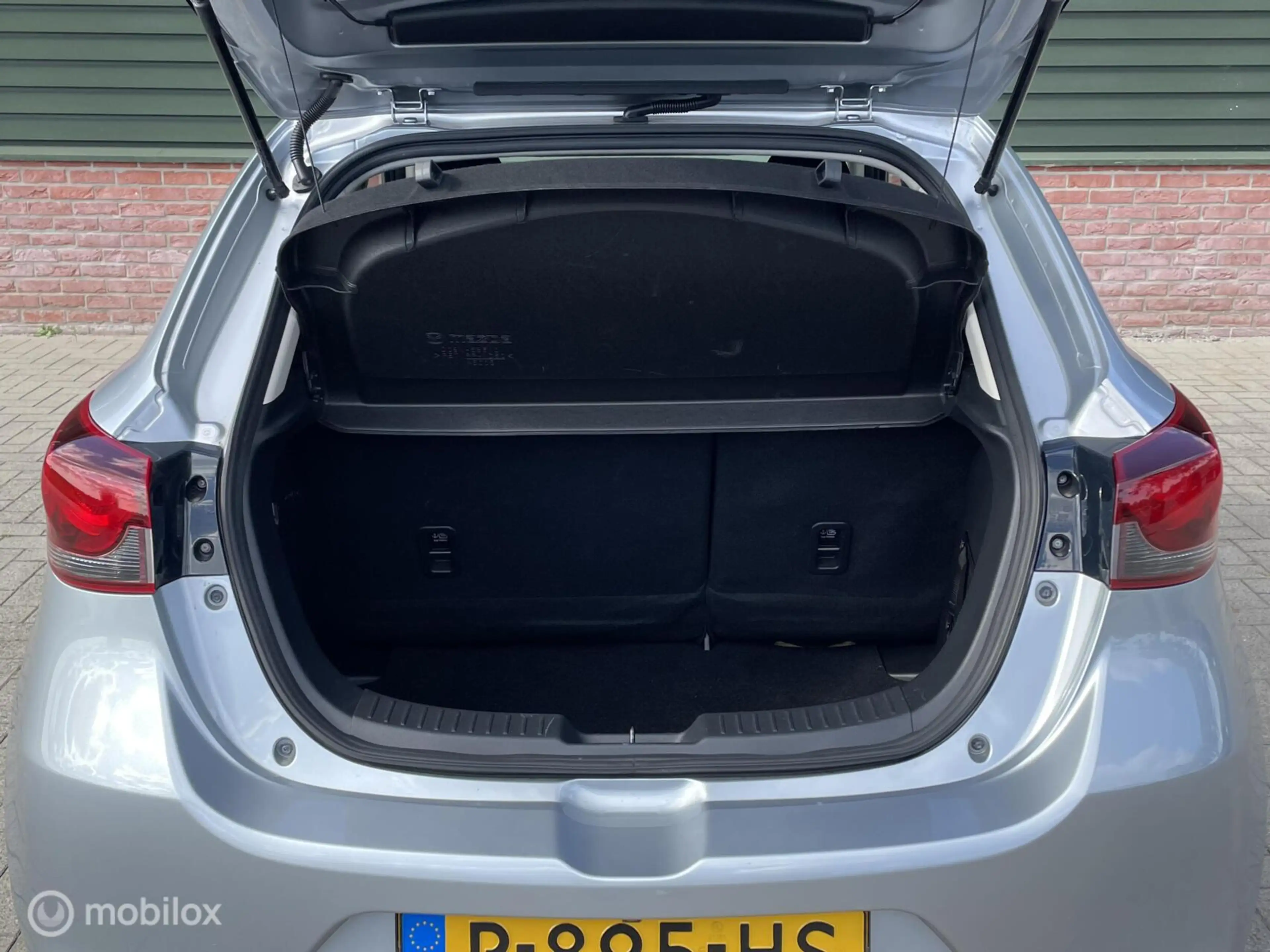 Mazda 2 1.5 Skyactiv-G Sportive / CARPLAY / CAMERA / KEURI — photo 36