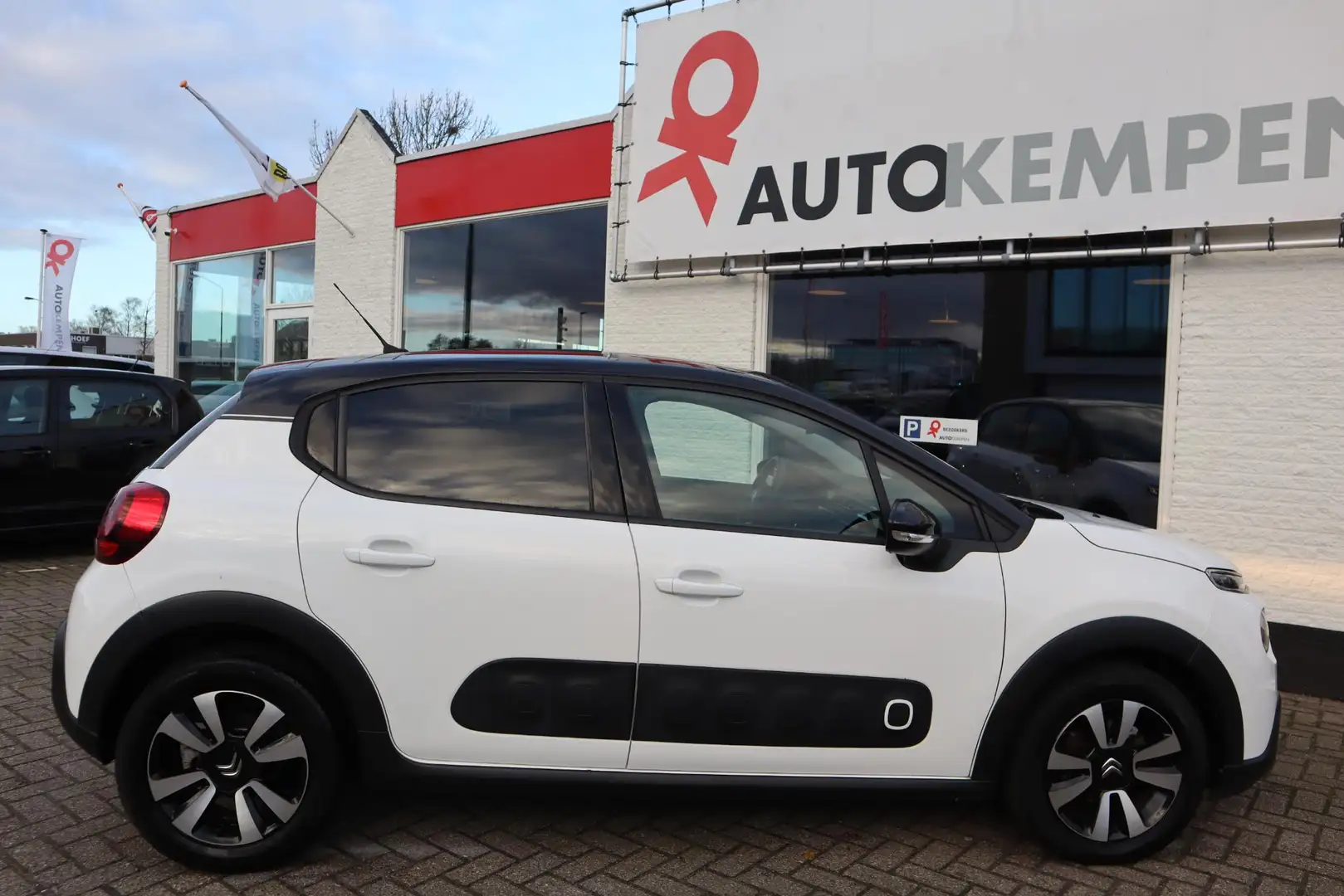 Citroen C3 1.2 PURETECH S&S SHINE VTR SPORT Citroen C3 1.2 PT Blanco - 2