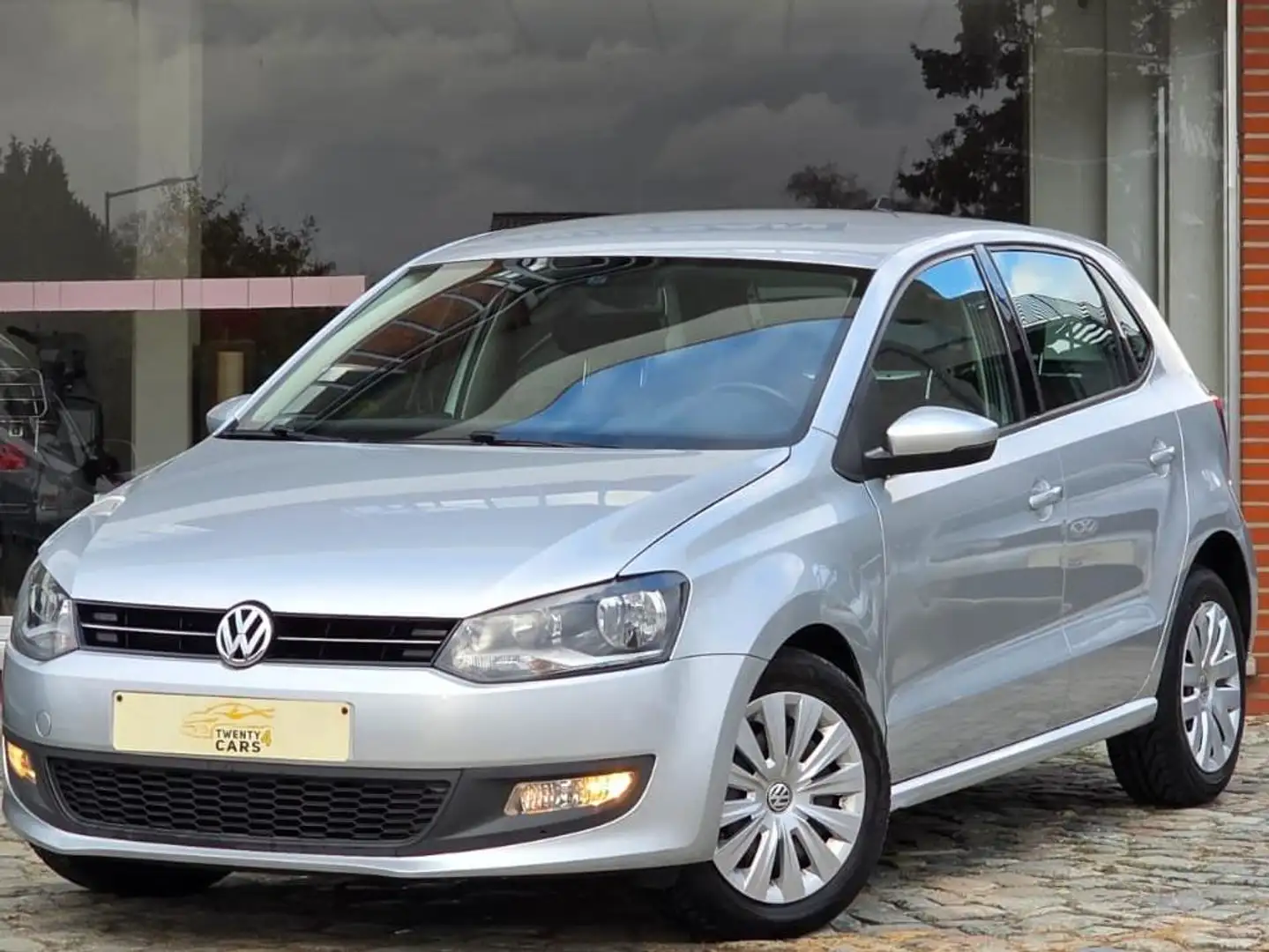 Volkswagen Polo Benzine Manueel Airco CruiseC Navi 5 Deurs * Zilver - 1
