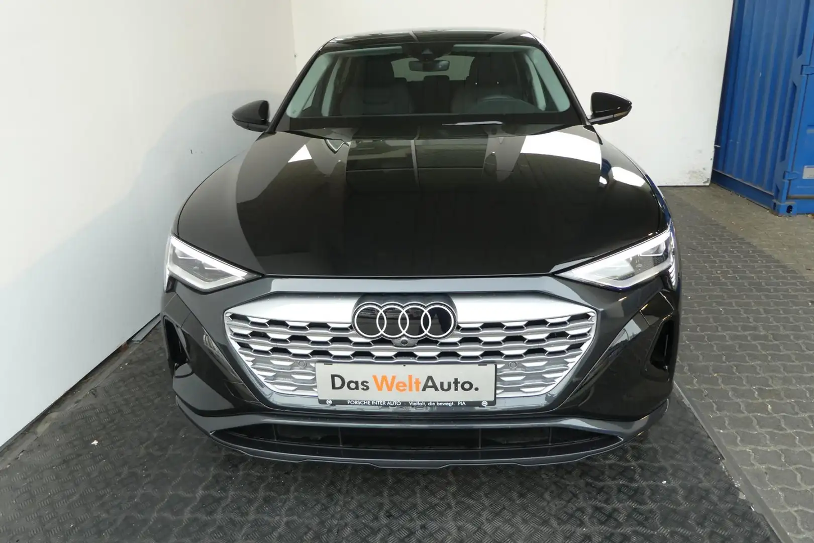 Audi Q8 55 e-tron quattro business Schwarz - 2