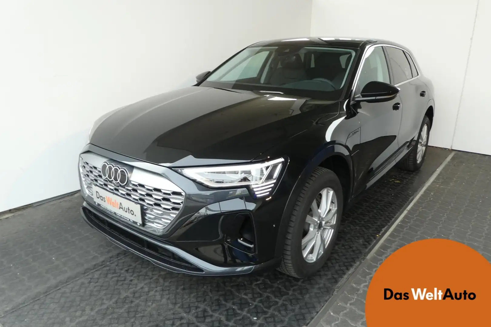 Audi Q8 55 e-tron quattro business Schwarz - 1